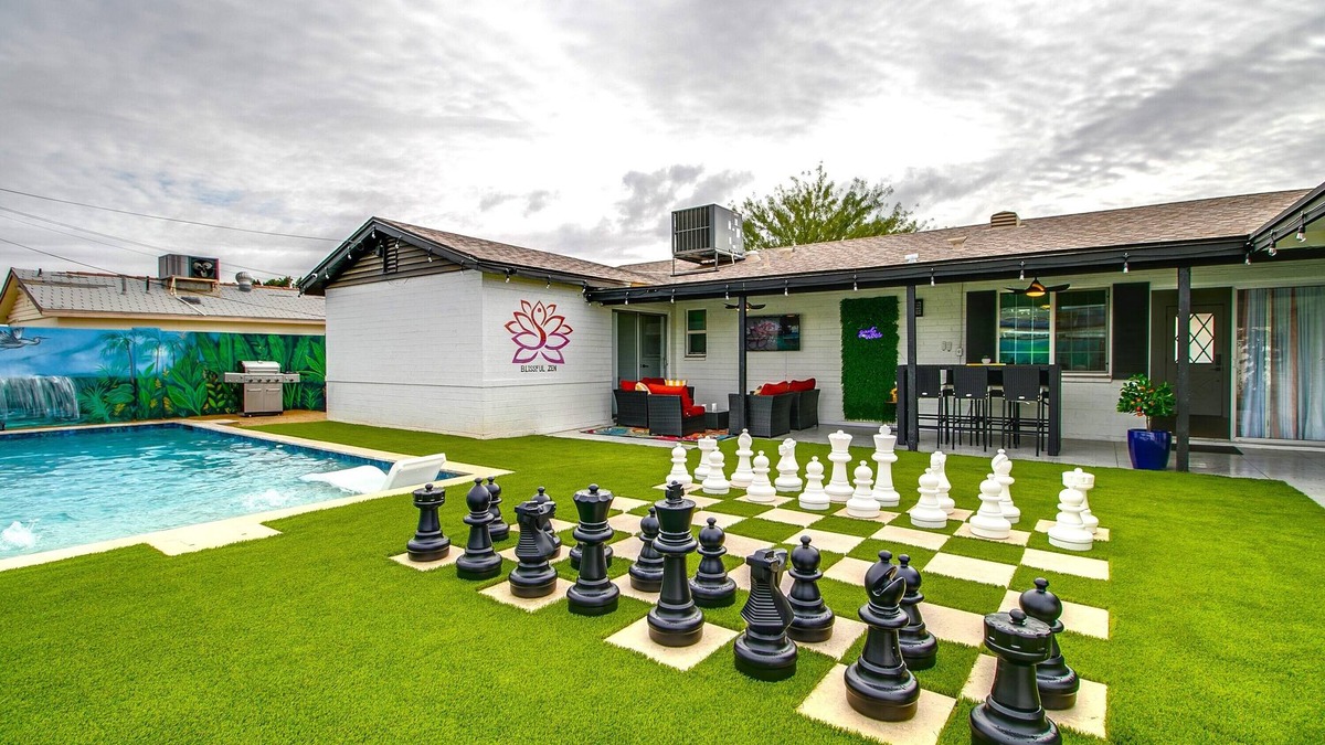 Papago Parkway House | Blow out Deal for 3 days and up!Summer fun @ Zen home