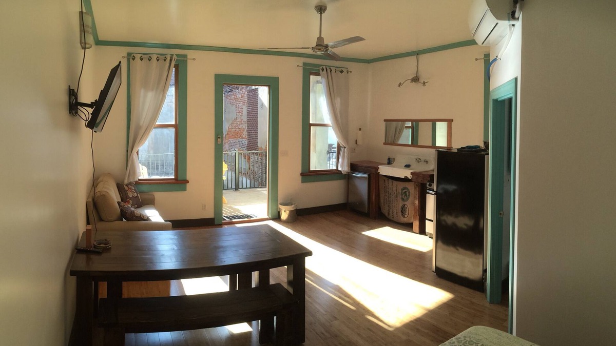 Water Valley Apartment | Blu-Buck Mercantile Hotel, Courtyard Room