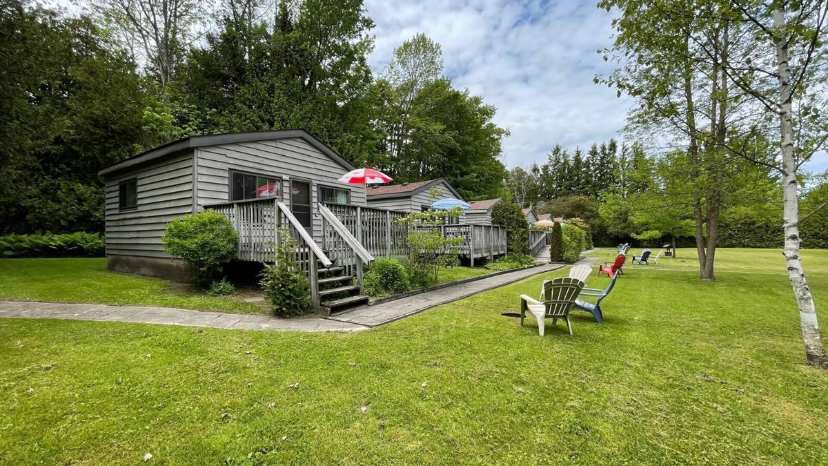 Hope Bay Cottage | Blu Jay-Cedar Garden Cozy Cottage #6 for a relaxing getaway