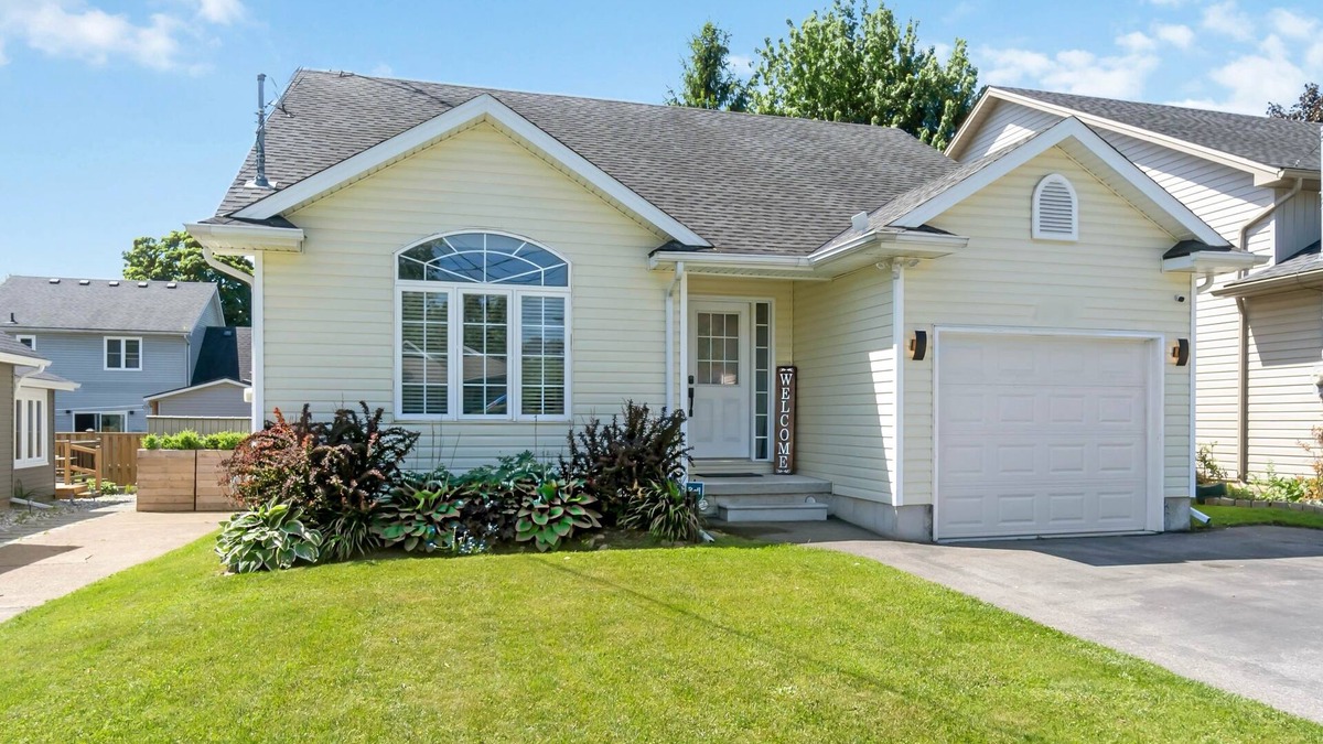 Crystal Beach House | Blue Barrel Beach House - Family, Friendly Luxurious Stay w/Hot Tub & Much More!