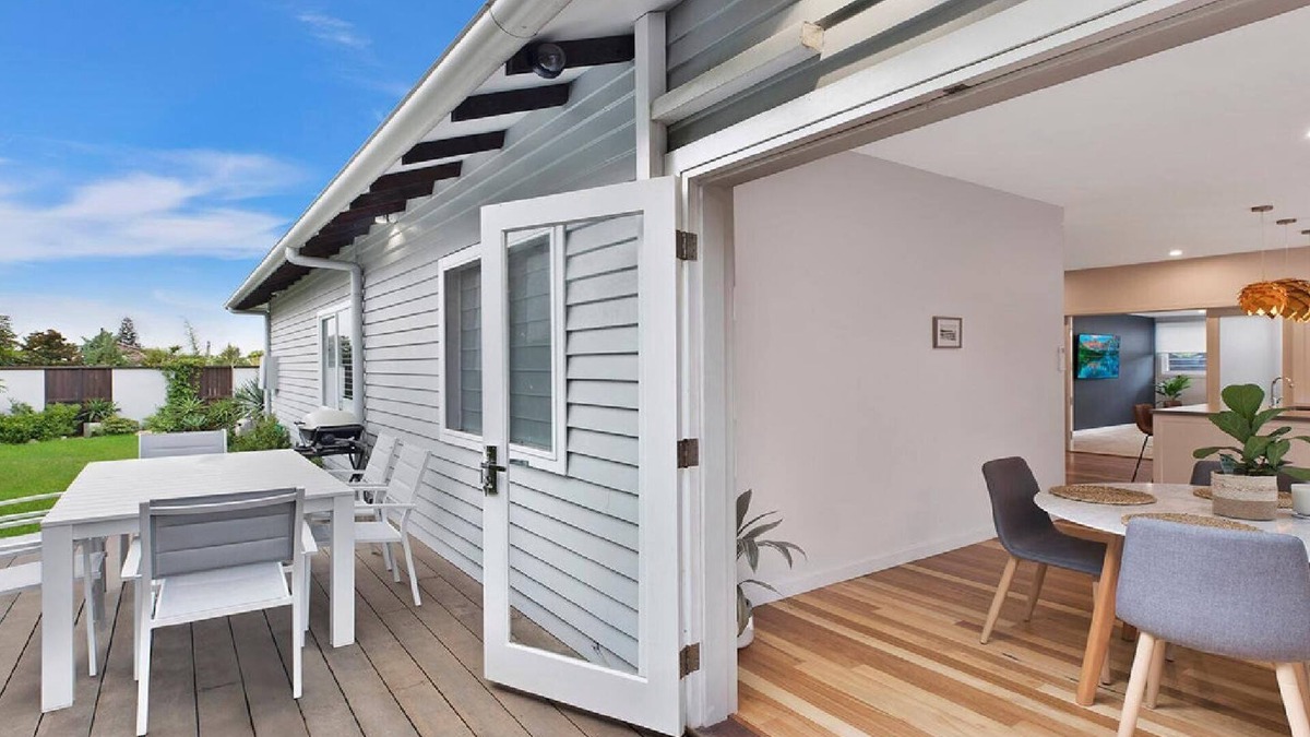 Blue Bay House | BLUE BAY COTTAGE - FAMILY FRIENDLY, WALK TO BEACH