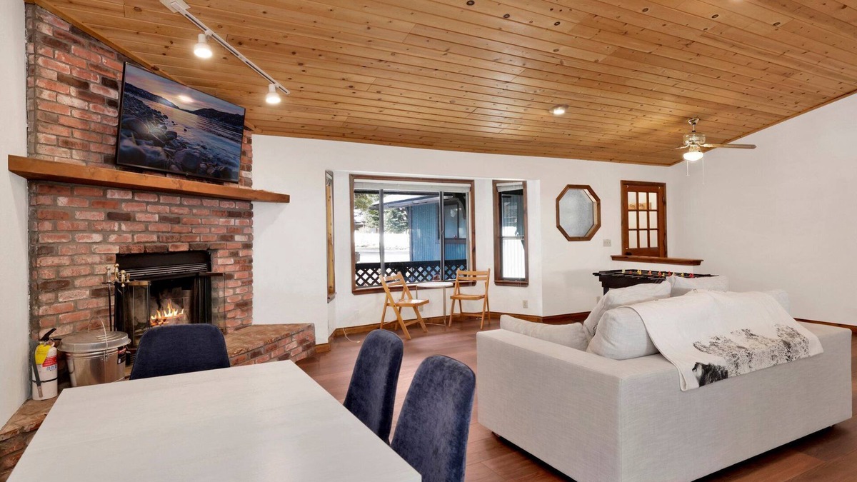 Big Bear City Cabin | Blue Bear Lodge Big Bear- Spacious Single-Level Family Retreat