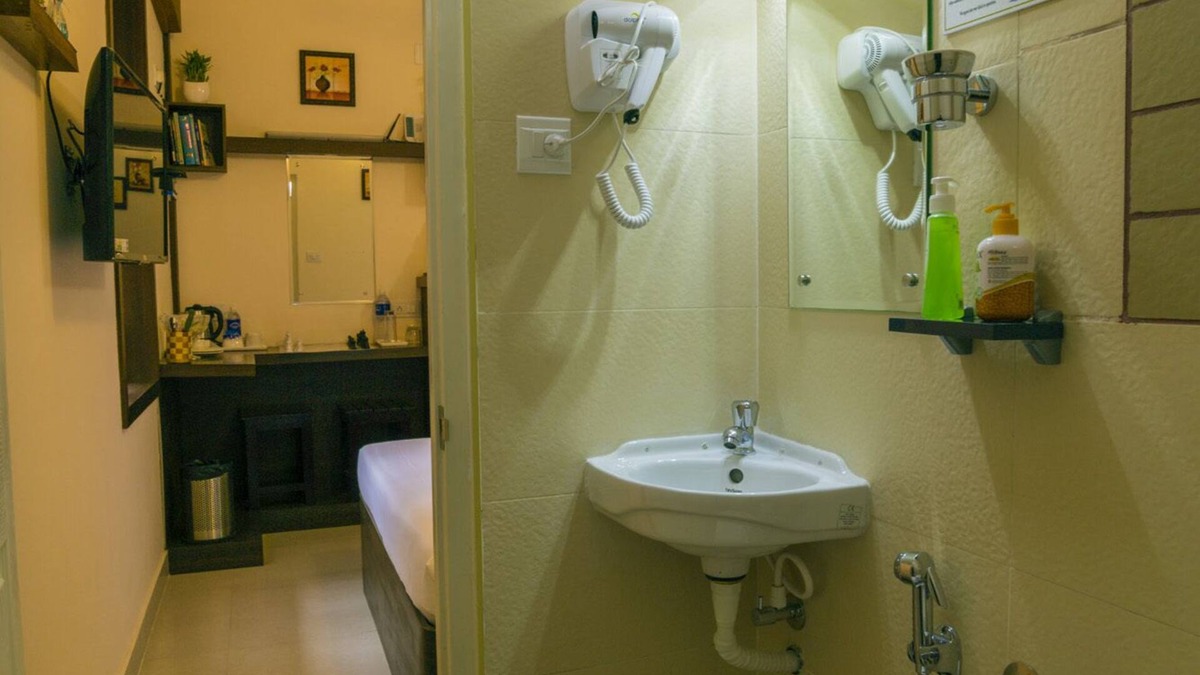 Alwaye Hotel | Blue Bell Airport Hotel