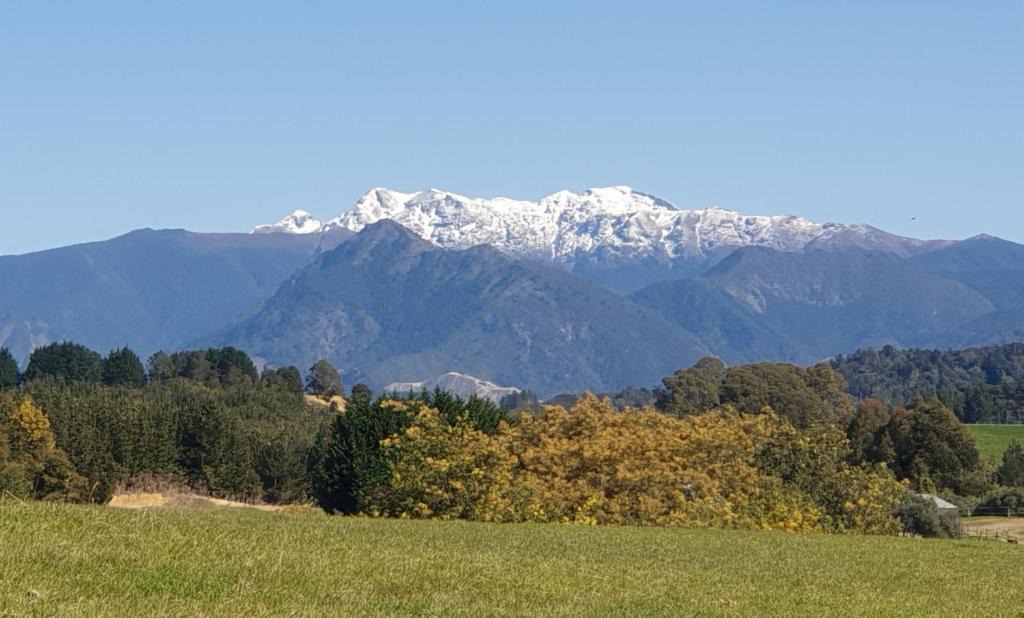 Motueka House | Blue Bell Cottage. Serene luxury farmstead