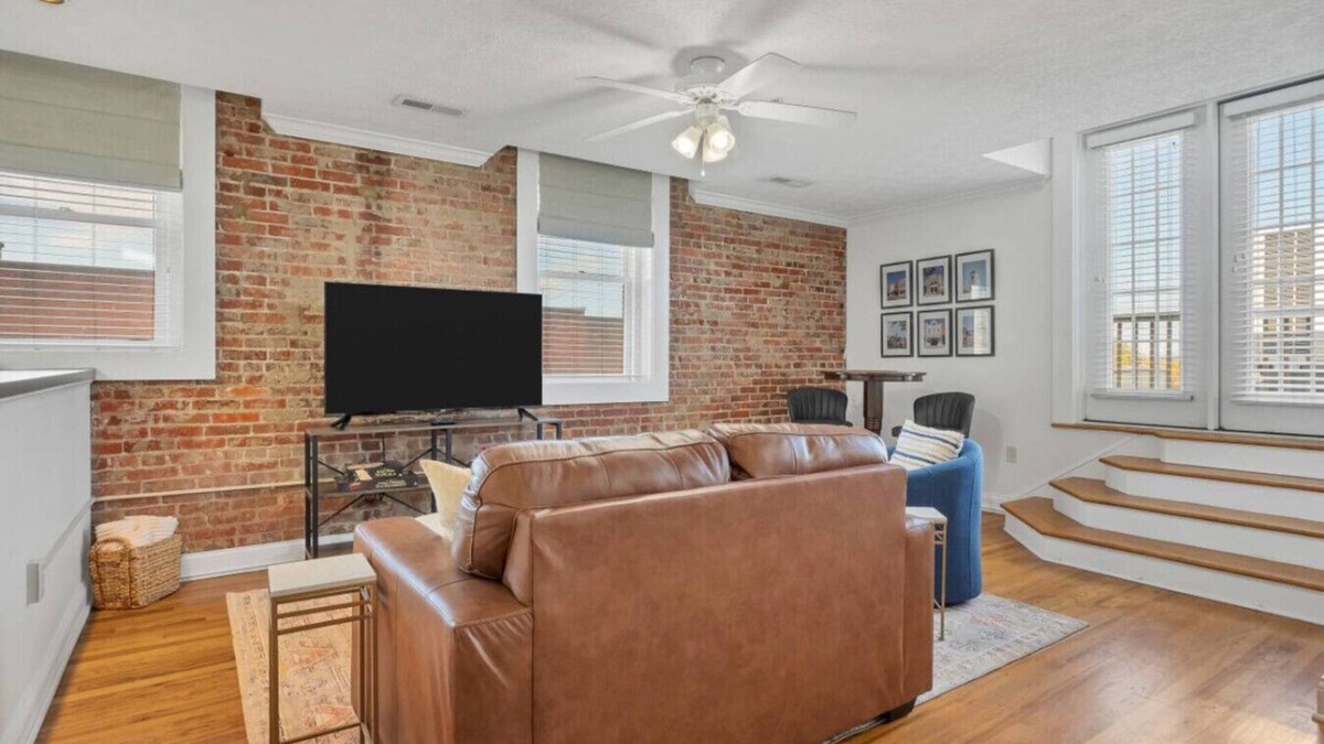Maryville Apartment | Blue Bella a Downtown Maryville Loft