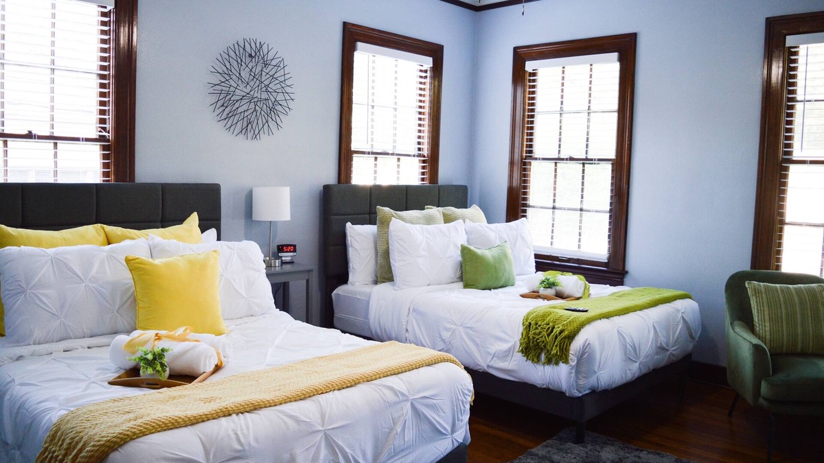 Jackson House | Blue Bengal Bungalow 5 mins to Downtown Jackson & 15 mins to Jackson’s Airport