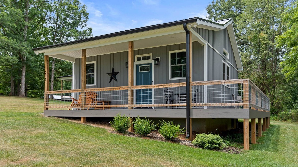 Stanley Cabin | Blue Birch Cottage: A Romantic Couple's Cabin!