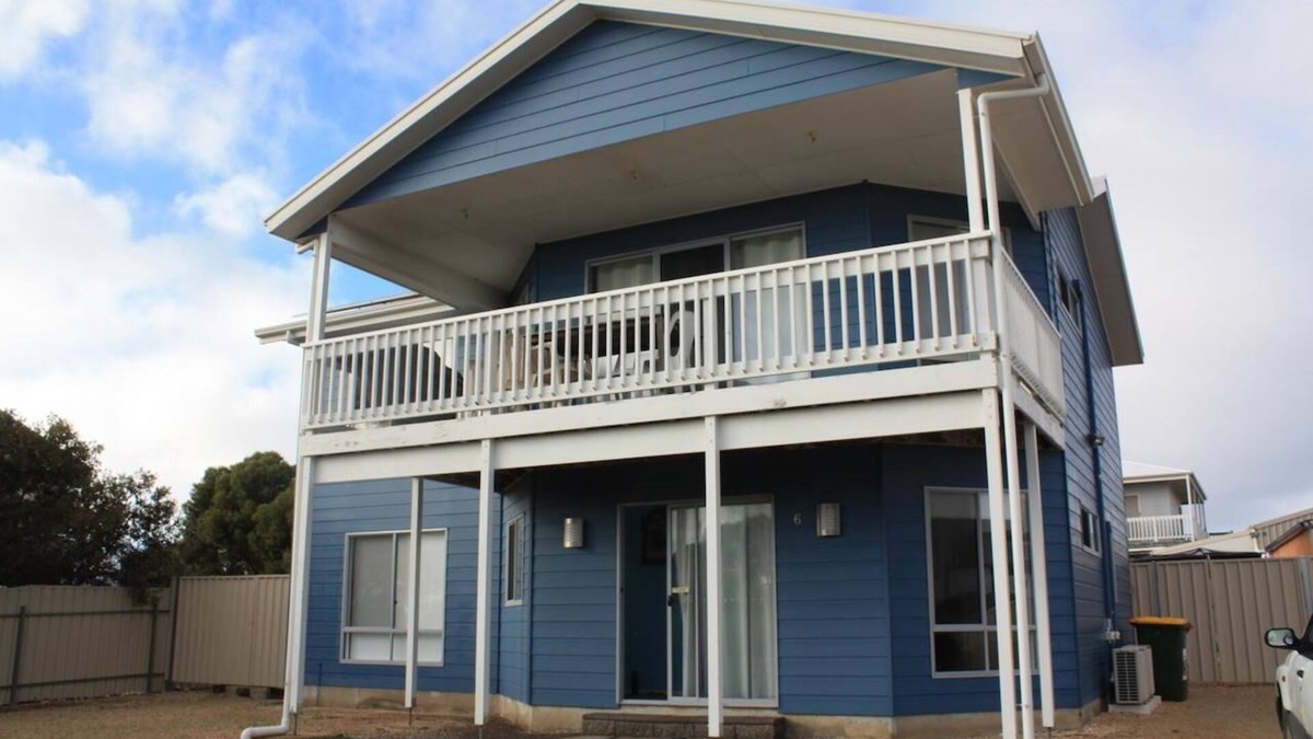 Warrenben House | Blue Breeze - 4 bedroom Double story home - Close to the beach and Inns National Park