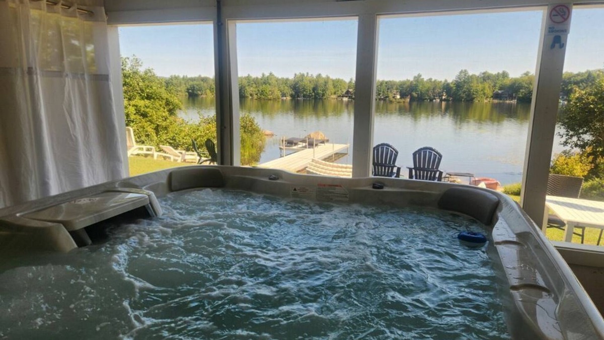 Middleton House | Blue Breeze - Private lakefront w/Hot Tub