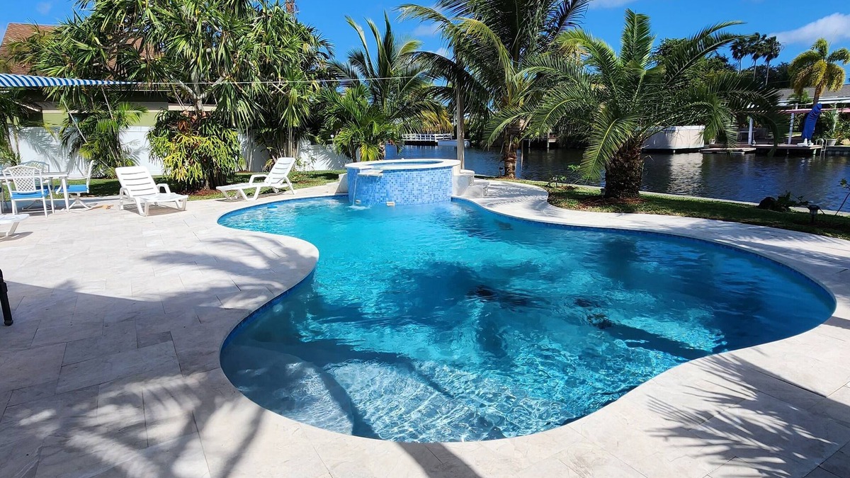 Tropic Palms House | Blue Buddha Beach - Private Pool/Spa & Home Cinema