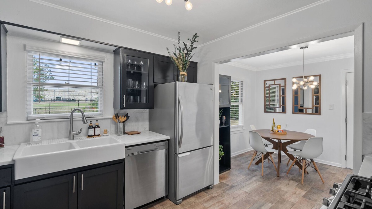 Georgetown House | Blue Bungalow 2Bed & 1Bath