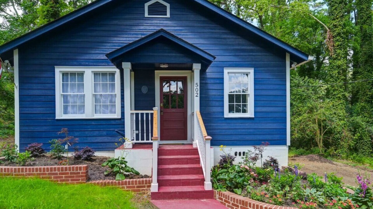 Lexington House | Blue Bungalow | 2BR 1BA | Lexington