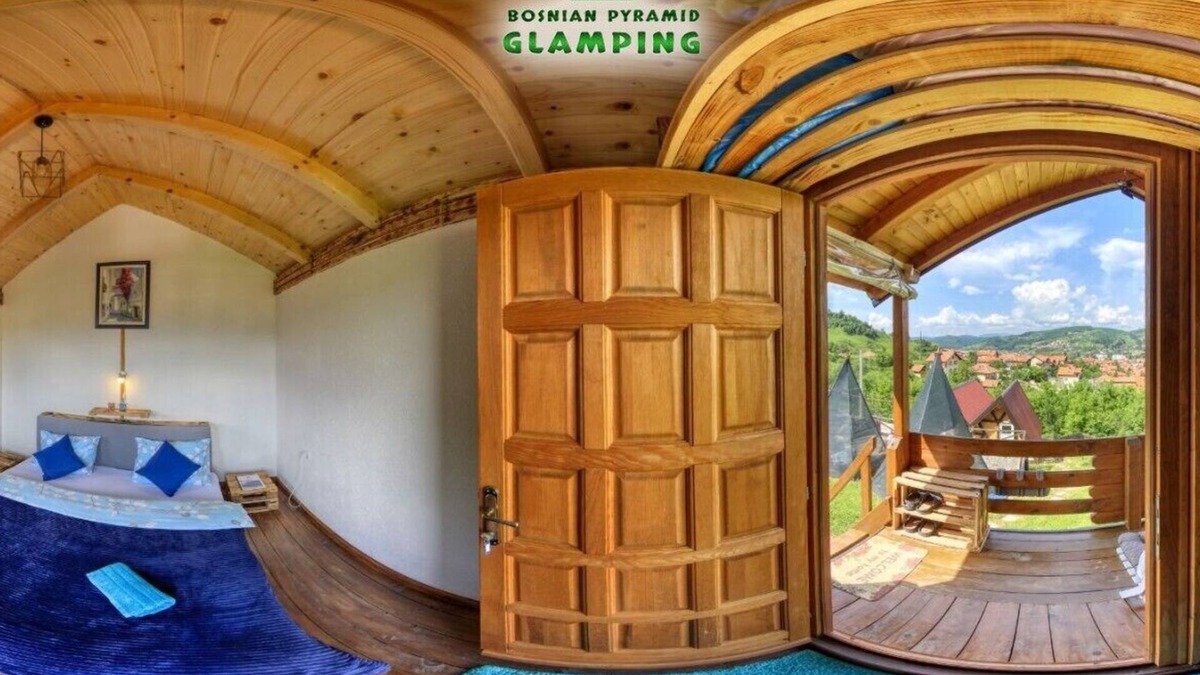 Visoko House | Blue bungalow Bosnian pyramid glamping