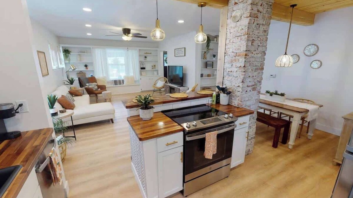 Wichita House | Blue Bungalow: Bright and Beautiful