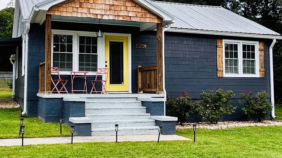 Covington House | Blue Bungalow w/Free Golf Cart