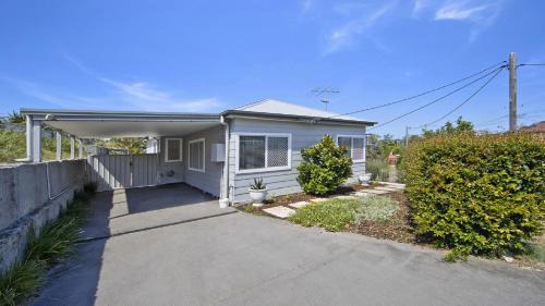 Ettalong Beach House | Blue Coast Bliss - Pet Friendly