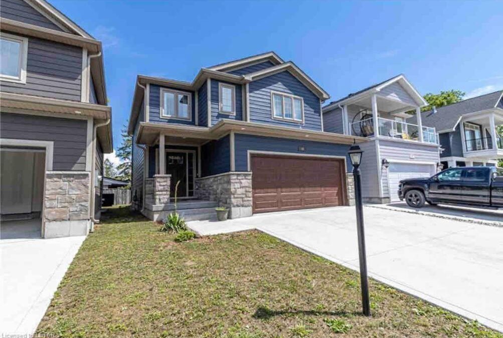 Grand Bend House | Blue Coral Peaceful Cottage Getaway