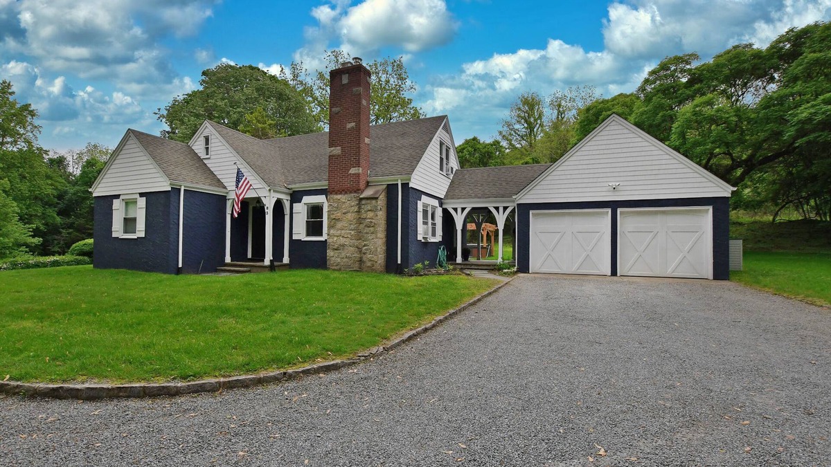 East Setauket House | Blue Cottage East Setauket