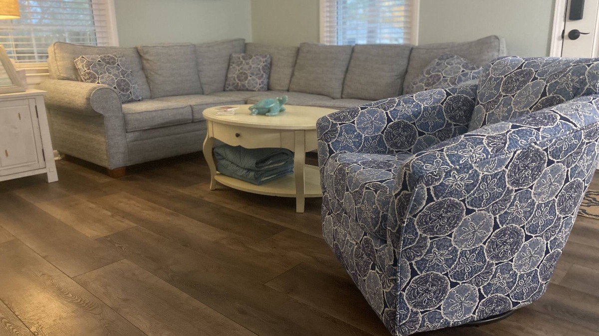 Tranquil Harbour House | Blue Cottage: Renovated Beachside Retreat, Pet-Friendly w/Fenced Private Yard
