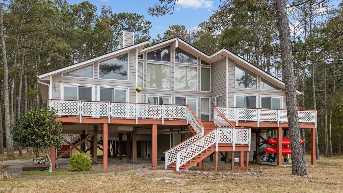 South River House | Blue Crab Shores: Waterfront Oasis with Stunning Views & Endless Possibilities