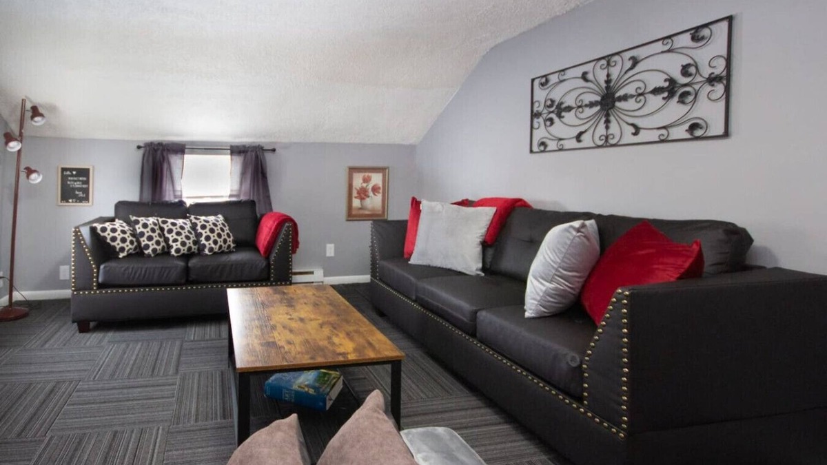 Massillon Apartment | Blue Door Apartment - No Cleaning Fees