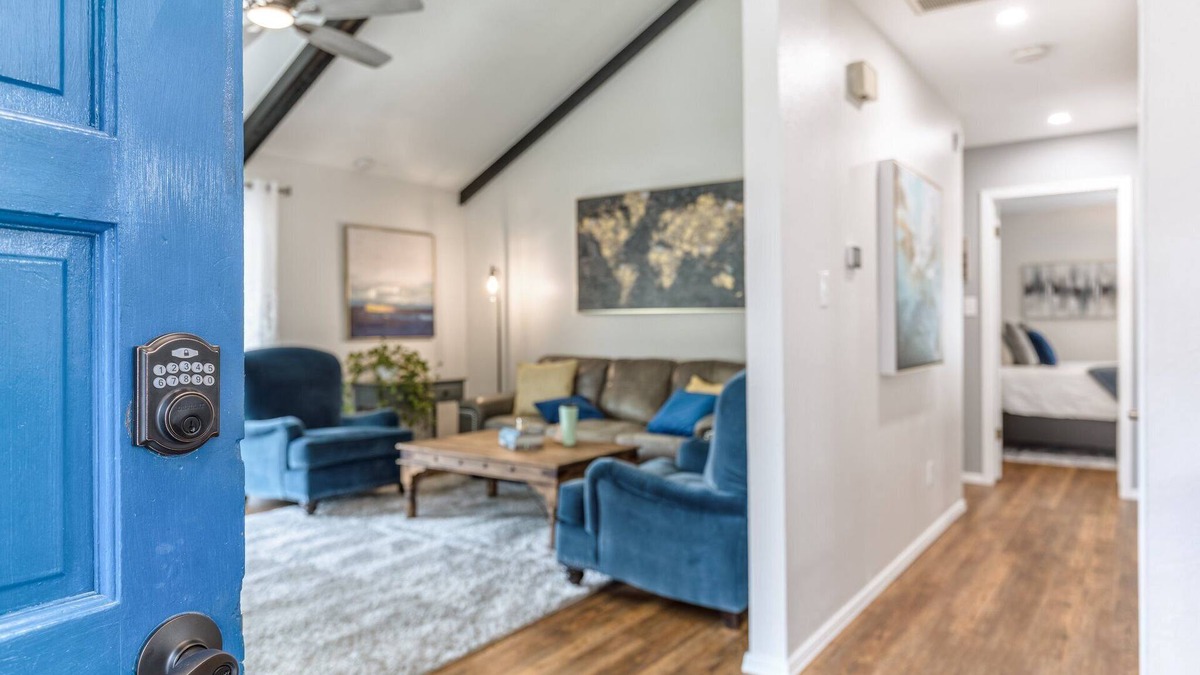 Norman House | Blue Door House-Quiet Comfort Near city center (single level) 2 bed 2 bath