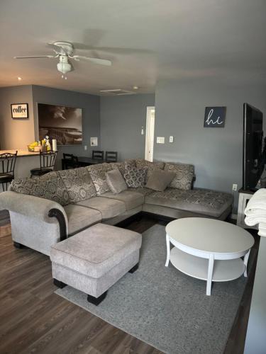 Thorold Apartment | Blue door loft upper apartment