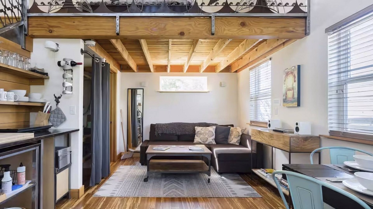 Mississippi District House | Blue Door Tiny Home in Mississippi District, near downtown & Convention Center