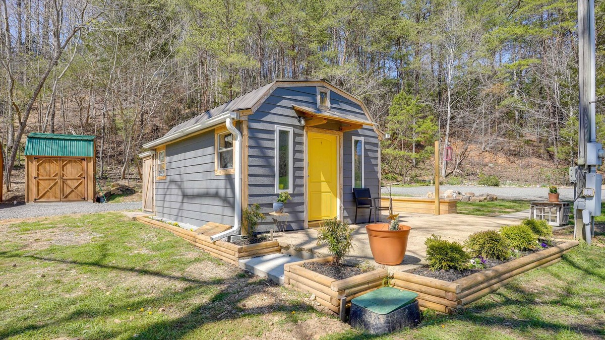 Rising Fawn Apartment | 'Blue Dream' Cabin in Rising Fawn w/Fire Pit!