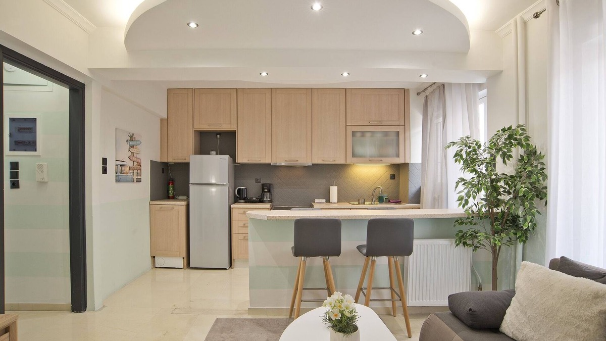 Peiraiki Apartment | Blue Dream Modern Piraeus Apt, Walk to Beach