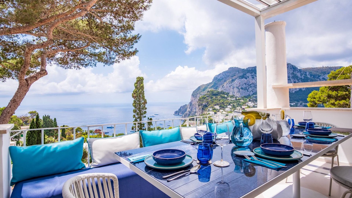 Tiberio Apartment | Blue Essence