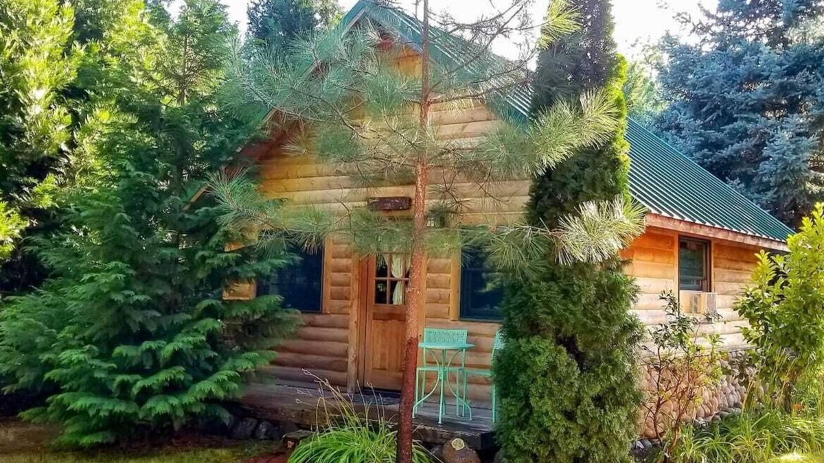 Eagle Point Cottage | Blue Gate Cottage on the Rogue River
