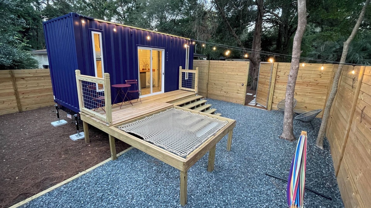 Gainesville Cabin | Blue Gator Container, 2 miles from UF!