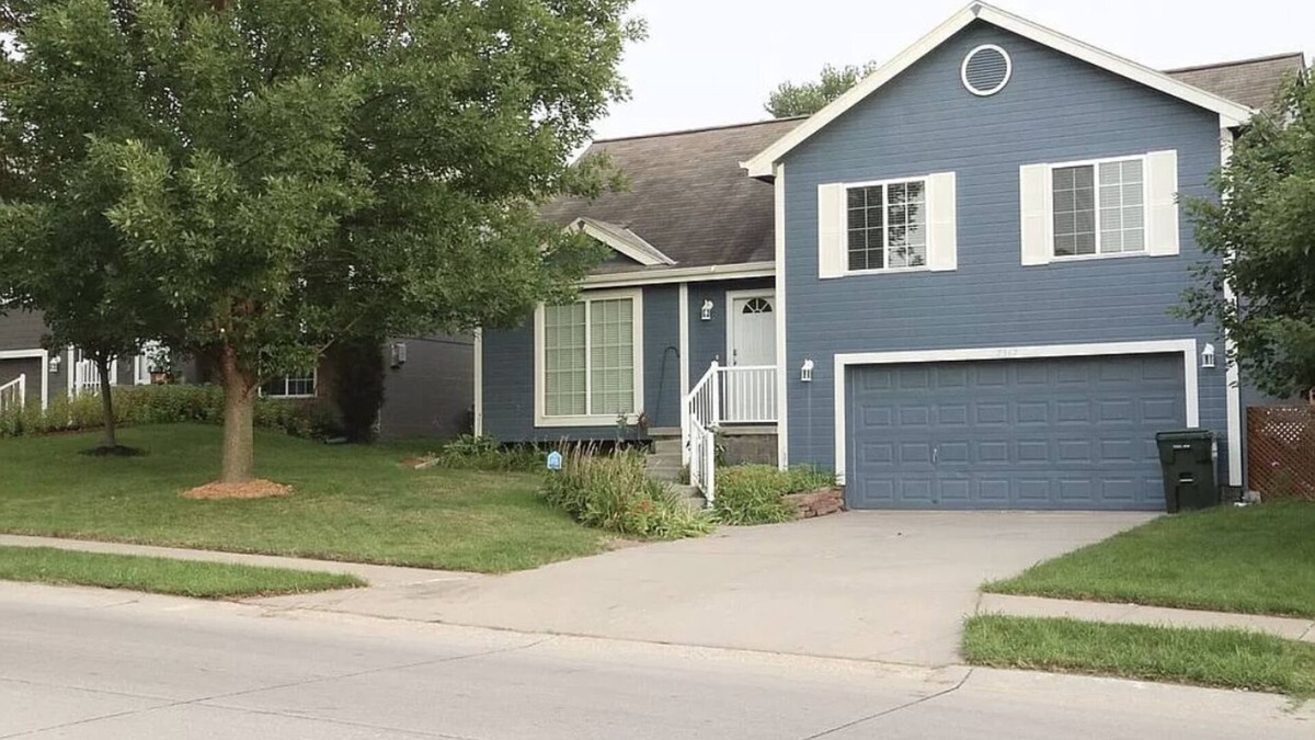 North Central Omaha House | Blue Getaway