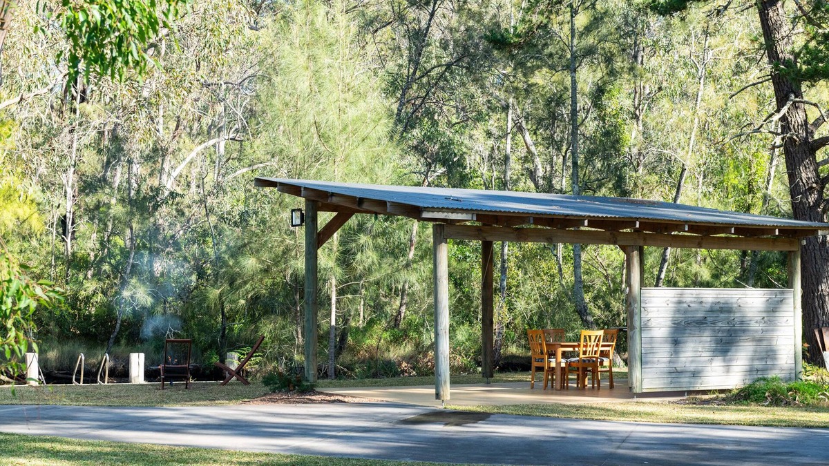 St. Georges Basin House | Blue Gum - Tranquil bush cottage on waterfront acreage with boat ramp