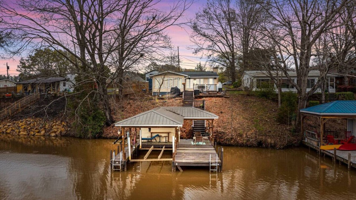 Albemarle House | Blue Heron Bungalow at Lake Tillery