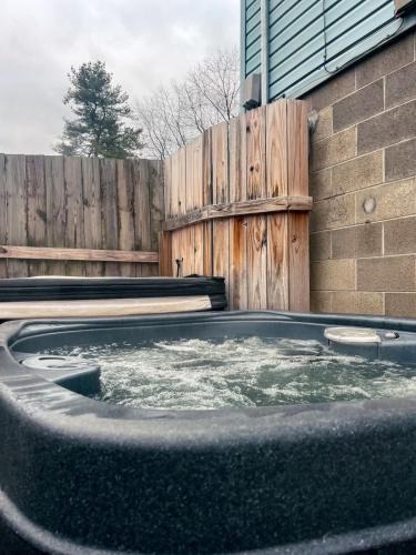 Logan House | Blue Heron Cottage with Game Room, Deck, Hot Tub