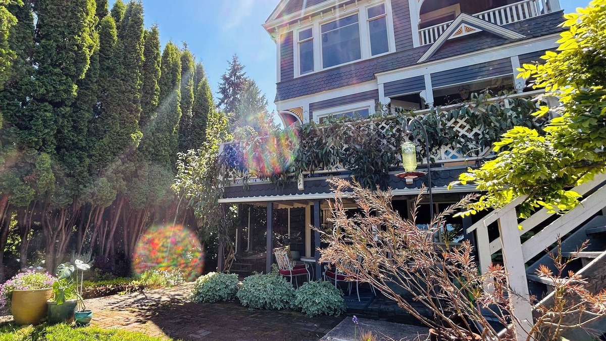 Columbia City Apartment | Blue Heron Manor: Historic charm centrally located