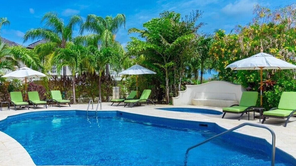 Little Battaleys Villa | Blue Horizon Battaleys Mews - Beautiful villa 5 minutes stroll to Mullins beach