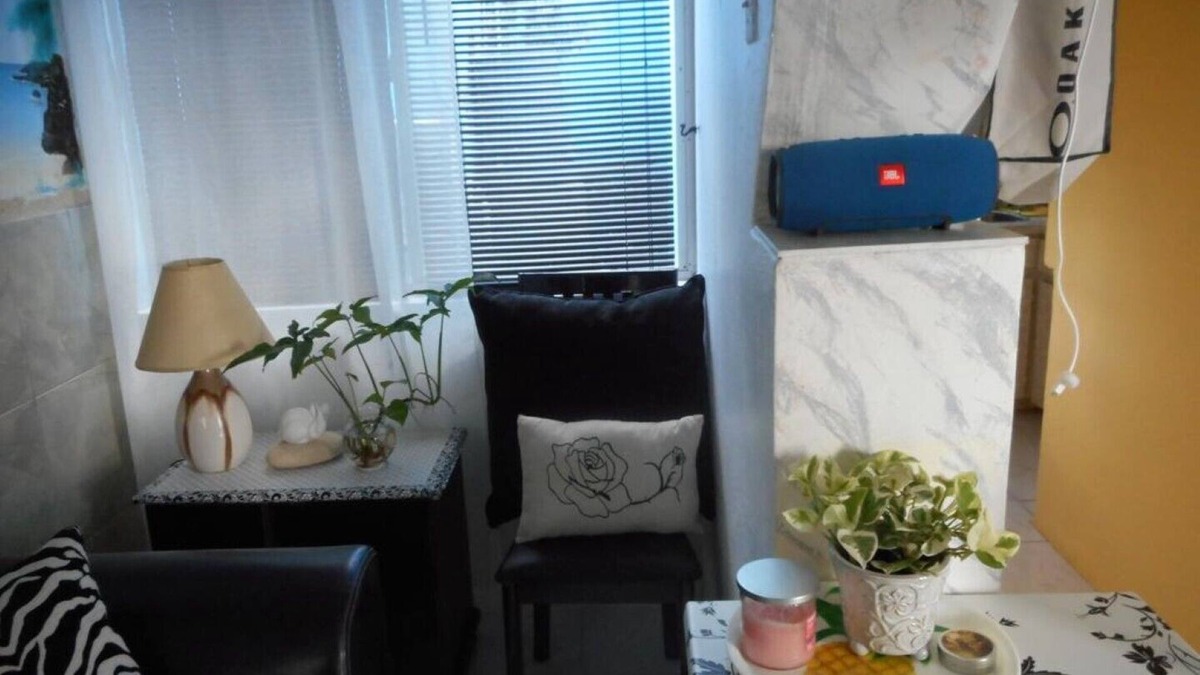Hamilton House | Blue Horizon Guest House with sofa bed - Studio #9