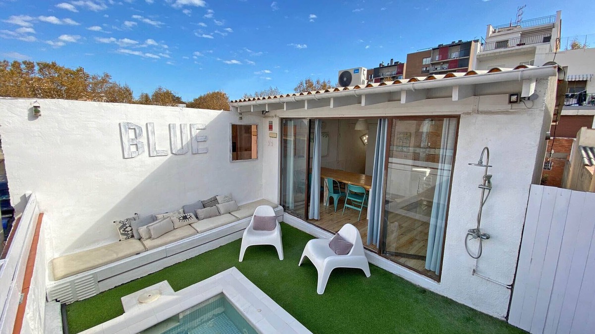 Provencals del Poblenou House | Blue house. House with private pool. Next to the beach