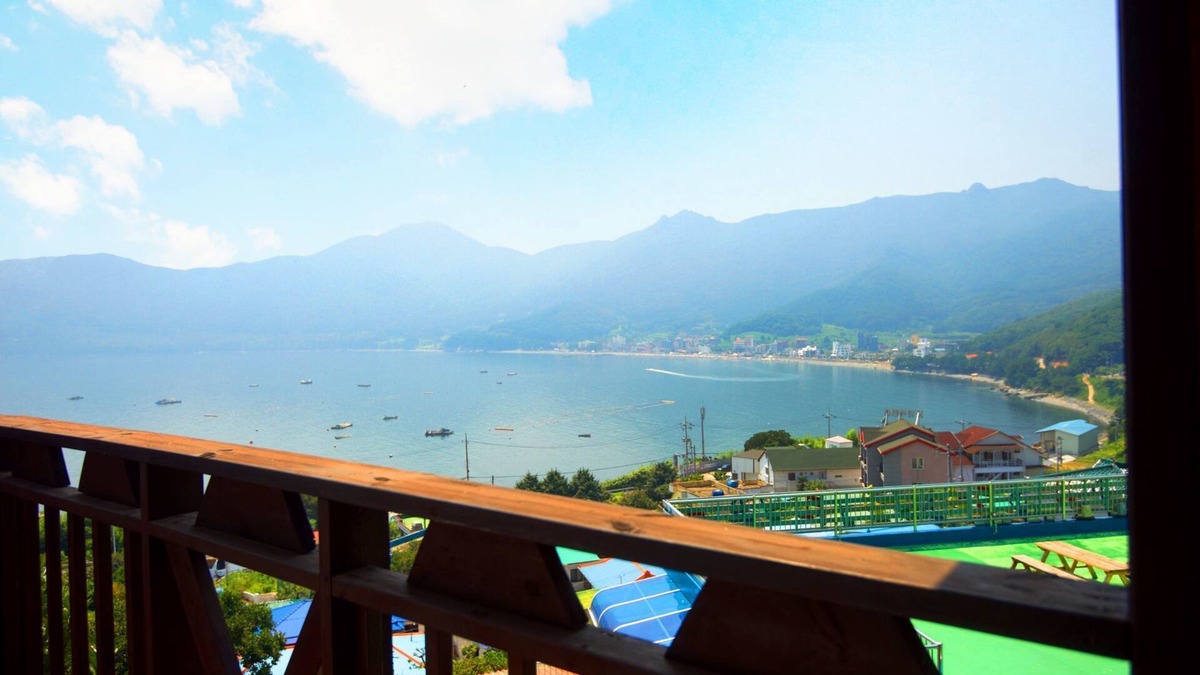 Geoje House | Blue in Blue Pension