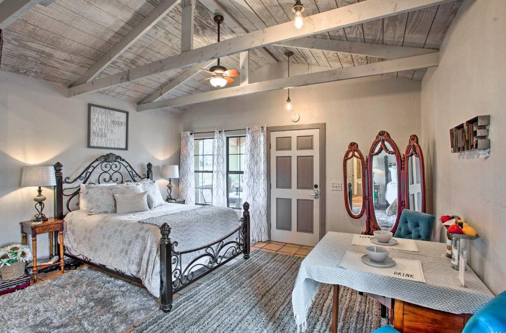 Pittsburg Apartment | Blue Jay Cottage - Pittsburg Studio on Winery!
