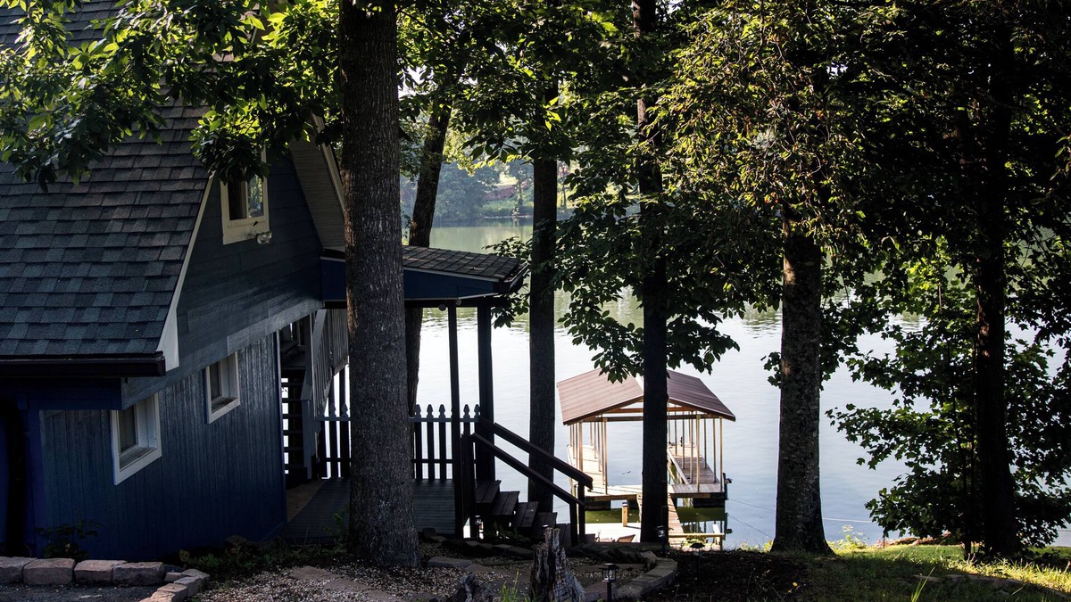 Piney Flats Cottage | Blue Lake Haven - Boone Lakefront Cottage w/Dock!