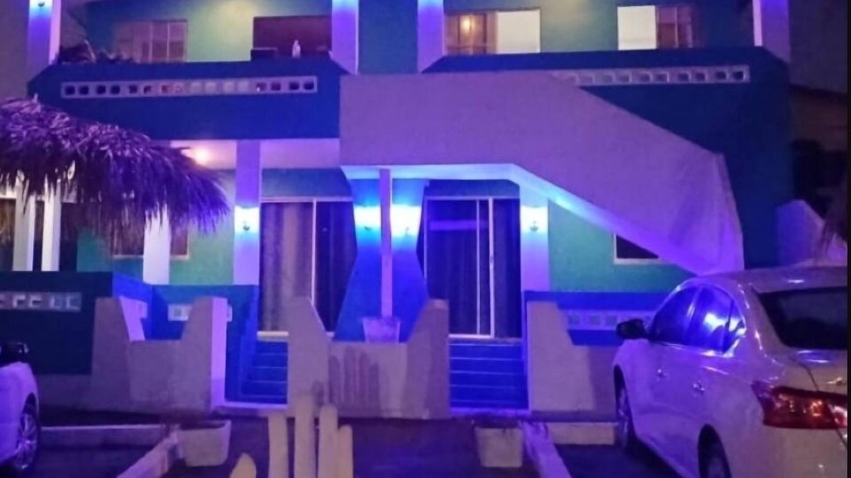 Mahuma Apartment | Blue lights Curaçao appt An