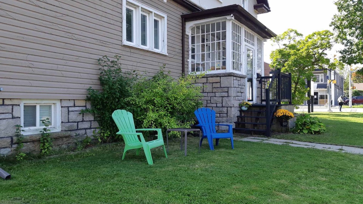 Vineland Station Cottage | Blue Lily Cottage