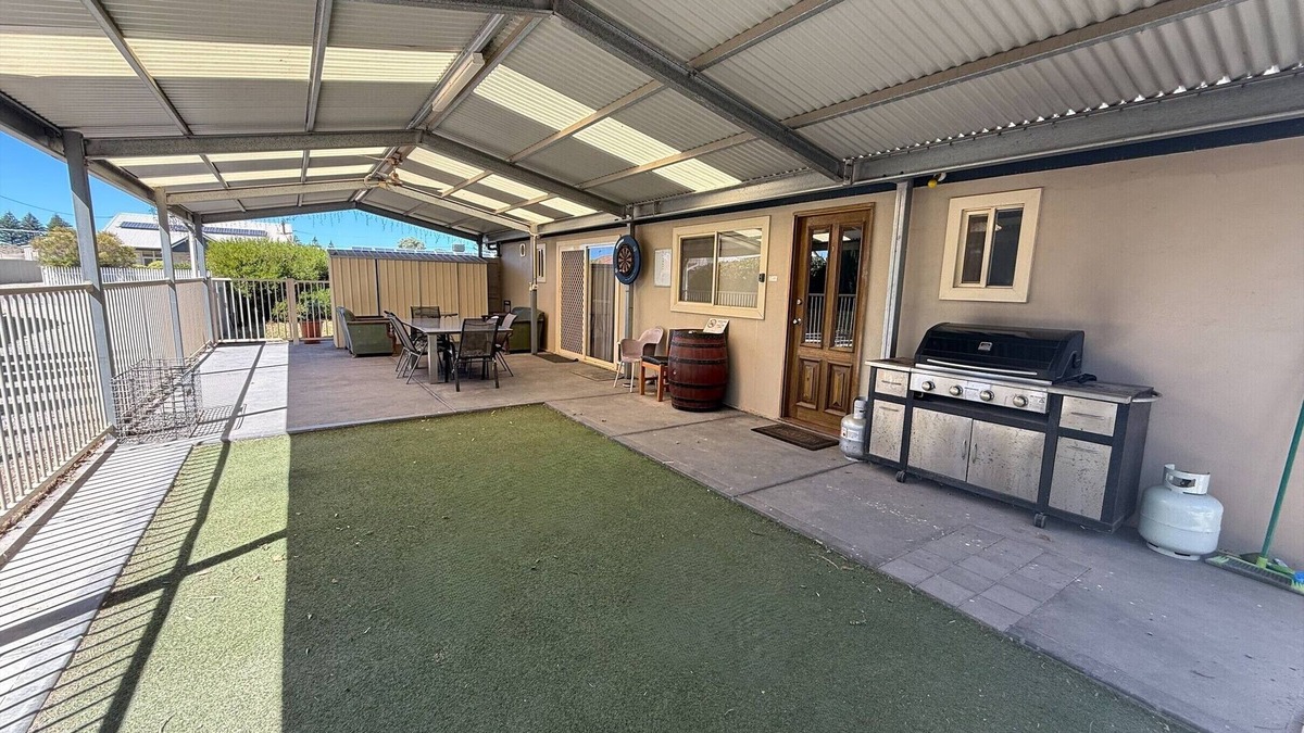 Port Vincent Apartment | Blue Line Unit 1 Great Location! Close to amenities! Off Peak Special!