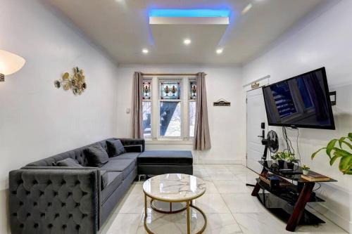 De Lorimier Apartment | Blue Lounge - Downtown - Lafontaine Park