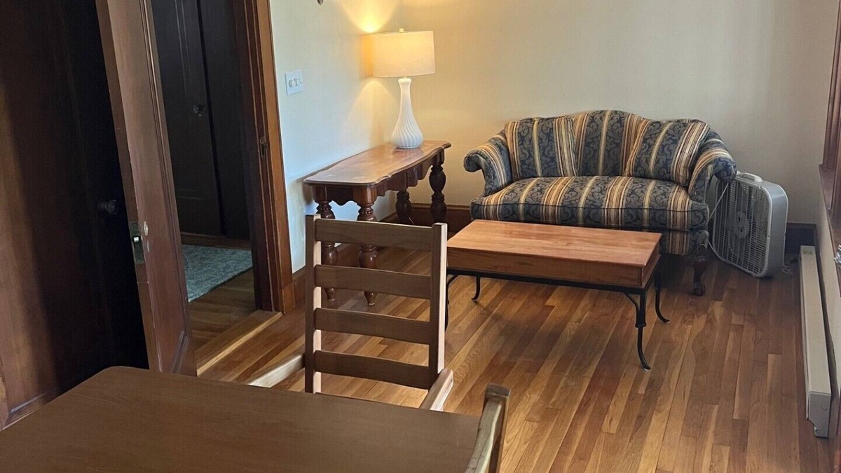Magnolia Apartment | Blue Magnolia - A quiet apartment in a quaint Gloucester MA village