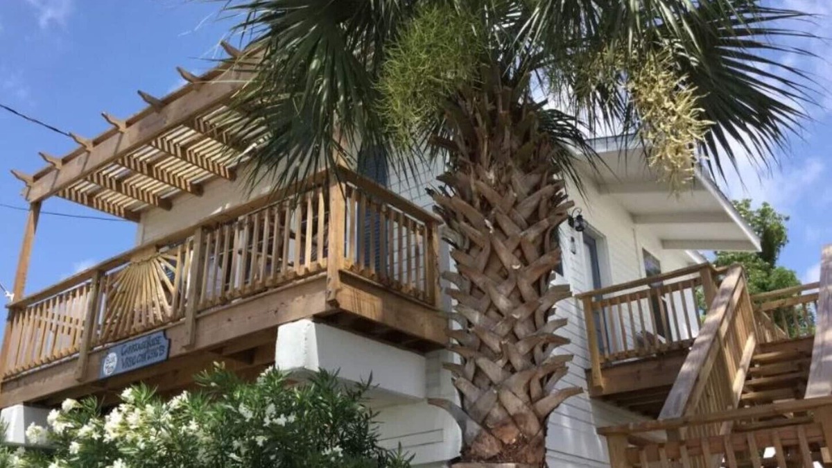 Historic Downtown Apalachicola House | Blue Moon Carriage House Loft in historic Apalachicola FL downtown district